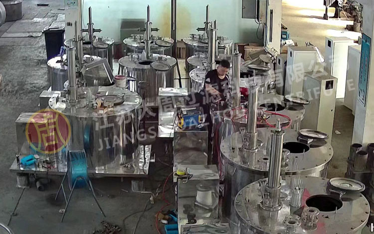 客戶一直堅(jiān)持選擇在大周訂購刮刀全自動(dòng)離心機(jī)的原因分析